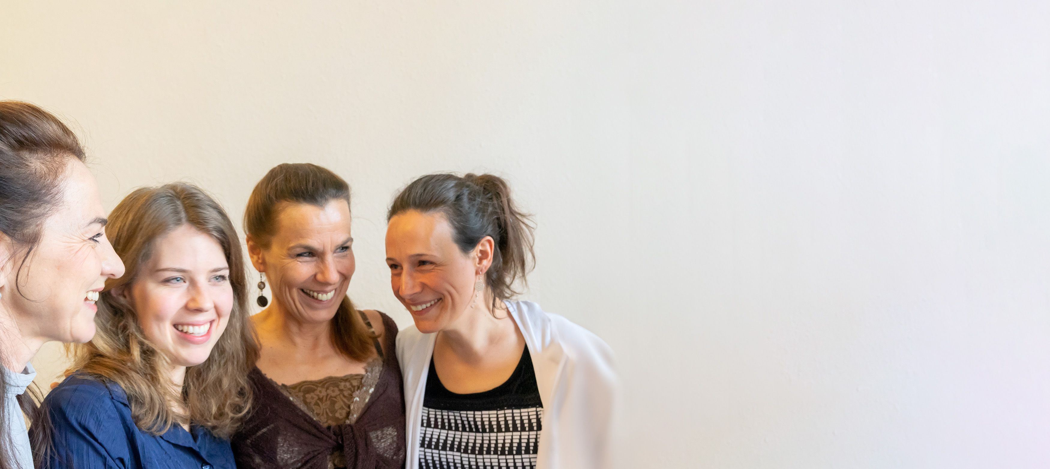 Das Team des IHvV: Bianka Hibsch, Pauline Gerling, Friederike Gerling und Sylvia Meinel lachen gemeinsam